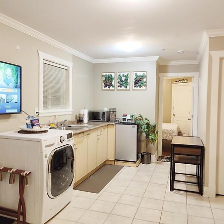 Private Suite W King Bed, Ground Level, Naturally Bright Vancouver Phòng bức ảnh