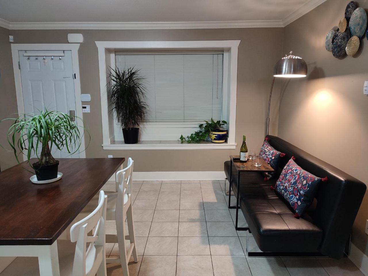 Private Suite W King Bed, Ground Level, Naturally Bright Vancouver Ngoại thất bức ảnh