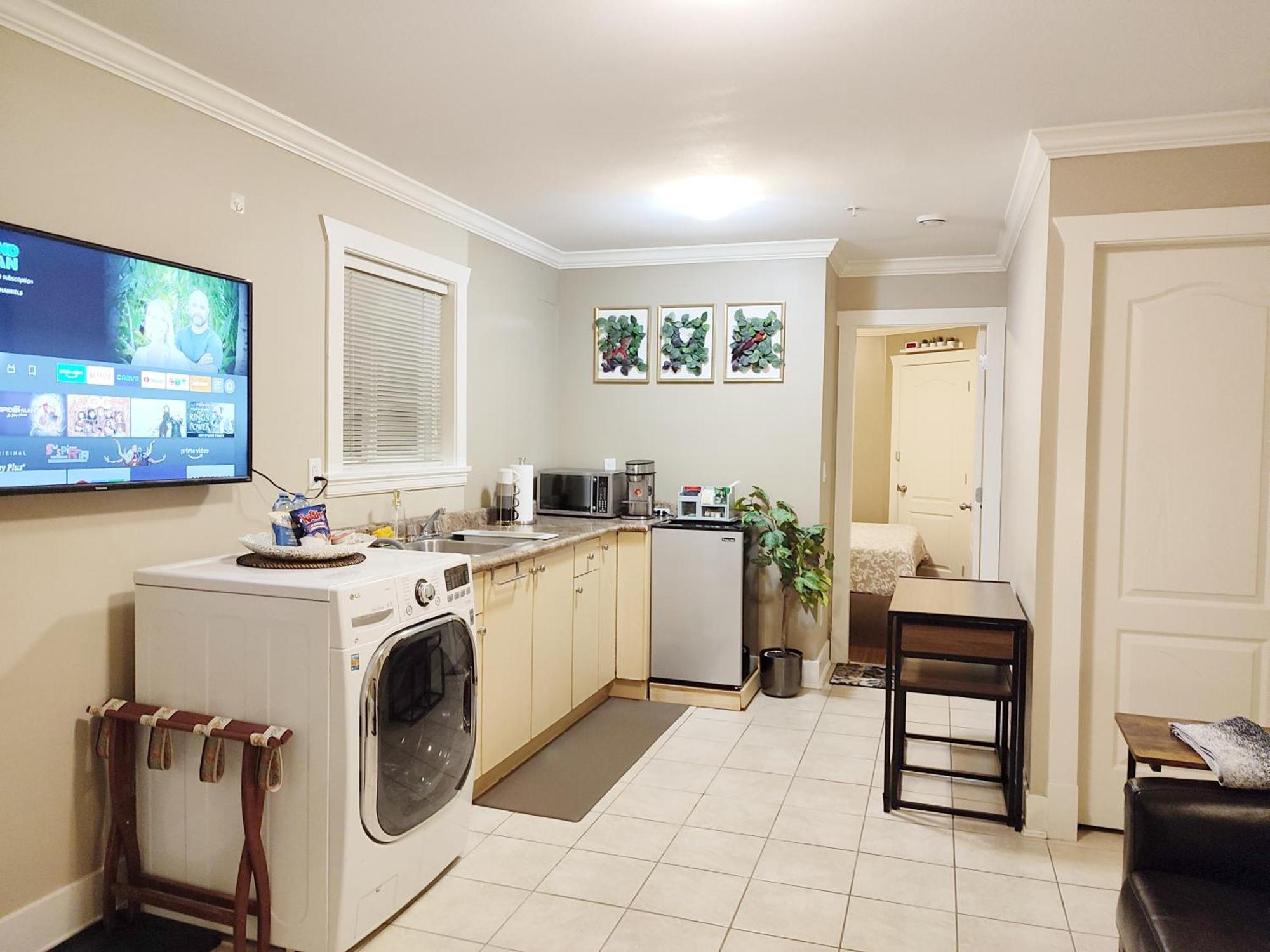 Private Suite W King Bed, Ground Level, Naturally Bright Vancouver Phòng bức ảnh